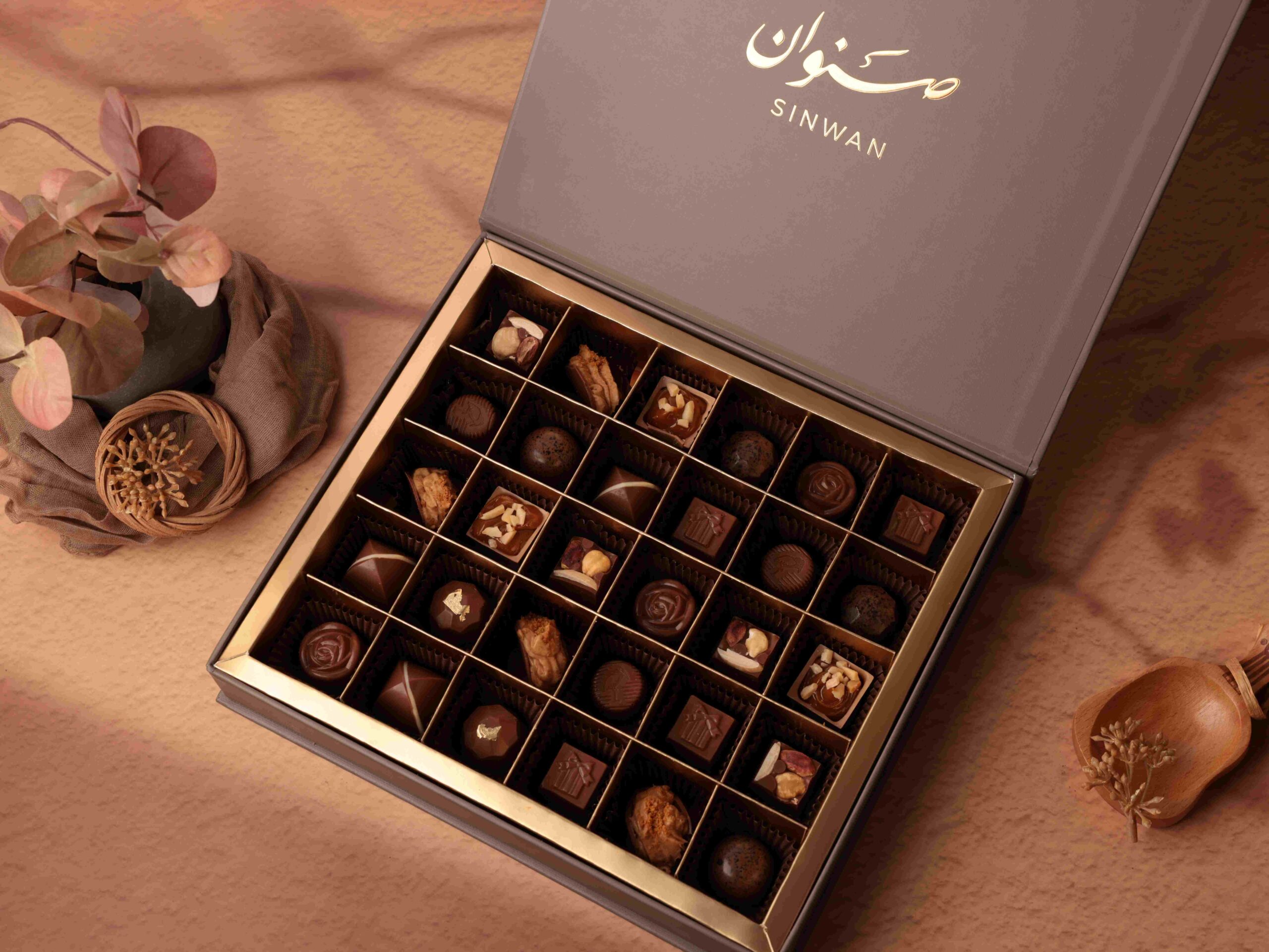 Luxury Chocolate Gift Box Medium (30 pcs)